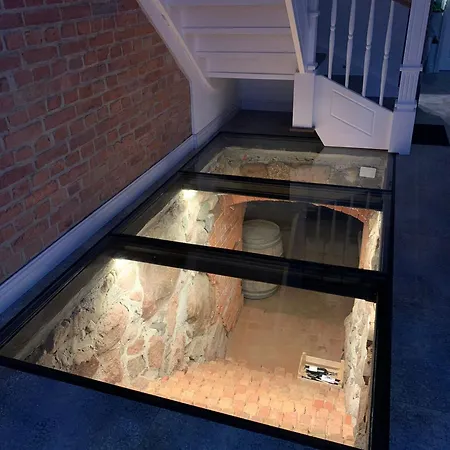 Idyllic By The Castle Pond In Gorow Nyaraló