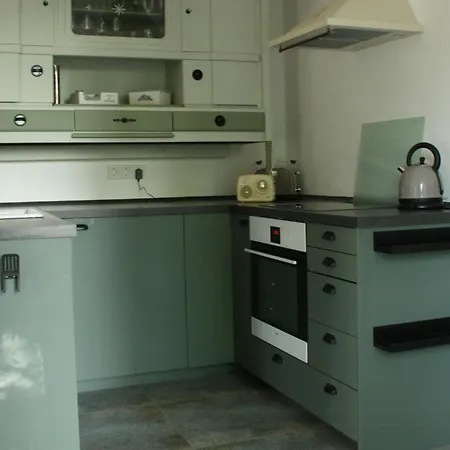 Nyaraló Idyllic By The Castle Pond In Gorow Satow