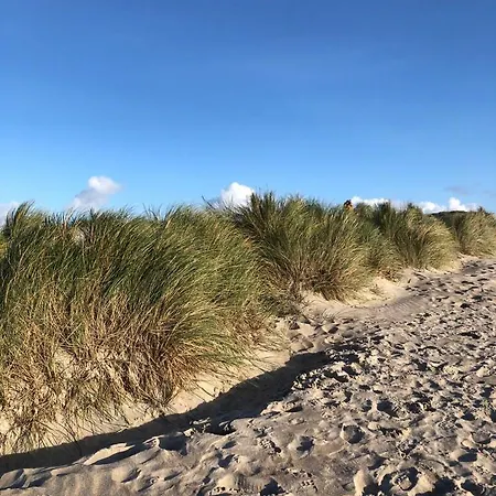 Idyllic By The Castle Pond In Gorow Nyaraló *